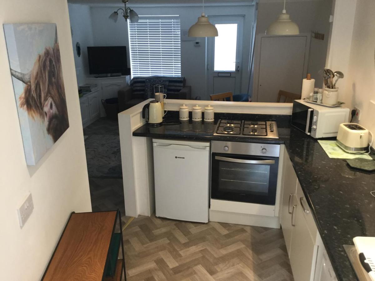 Open Plan Townhouse Apartment Карнарфон Екстериор снимка